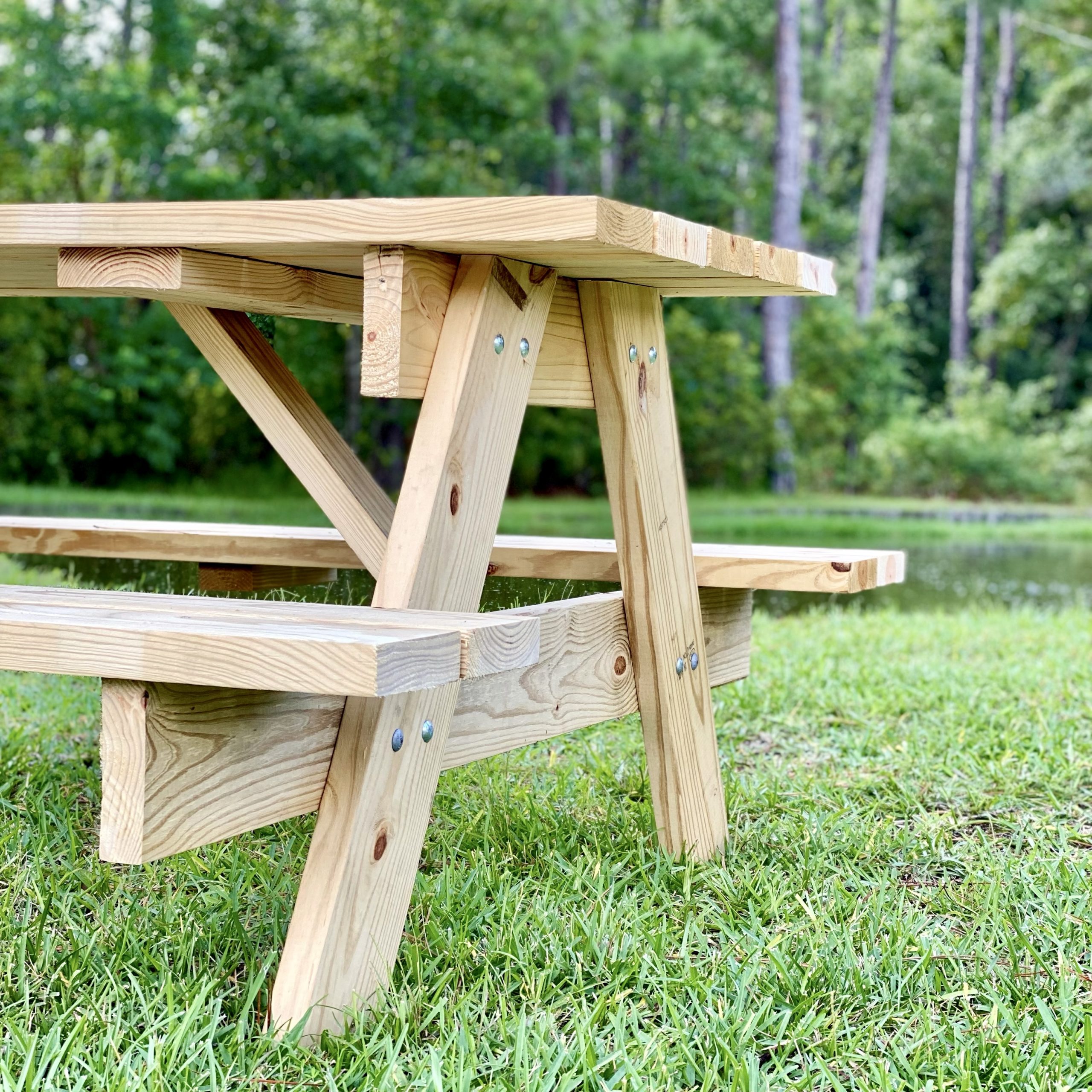 Side view of the DIY picnic table.