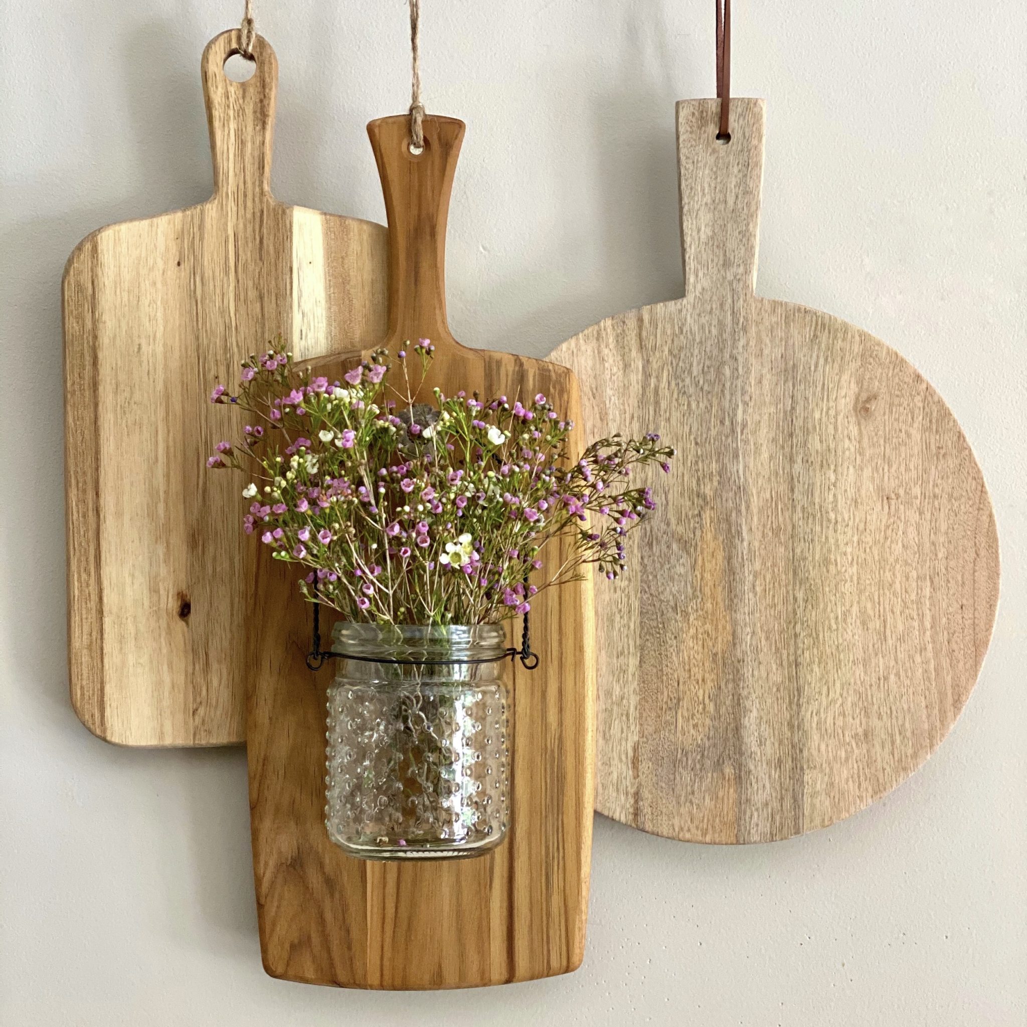 4 Ways of Using Wood Cutting Boards in Decor - Cali Girl In A Southern