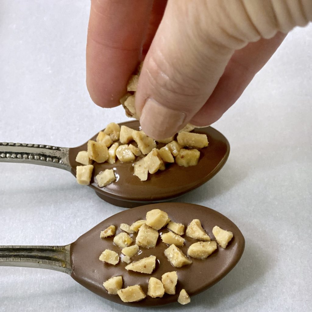 How to Make Chocolate Dipped Spoons Cali Girl In A Southern World